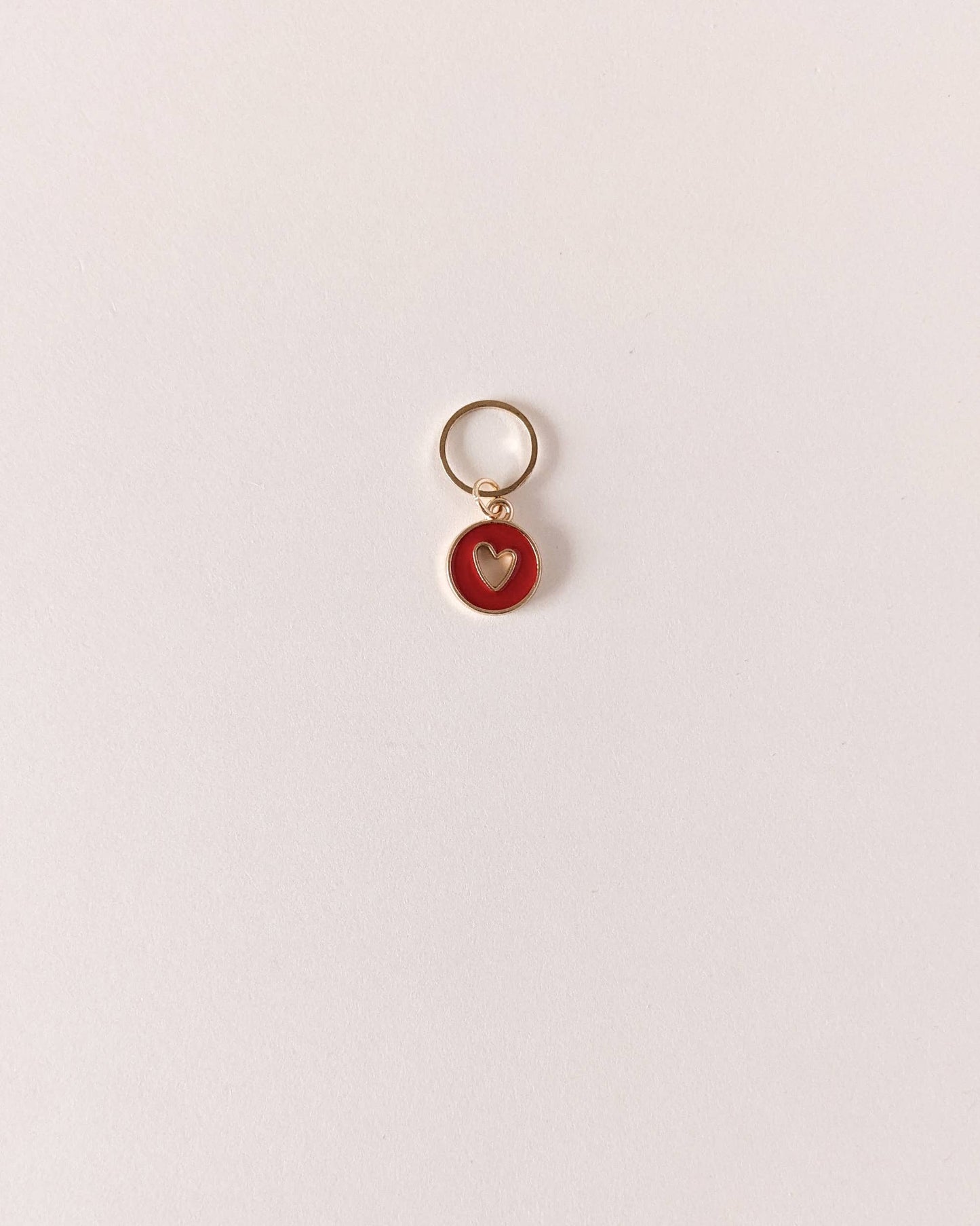 marqueur de maille coeur rouge