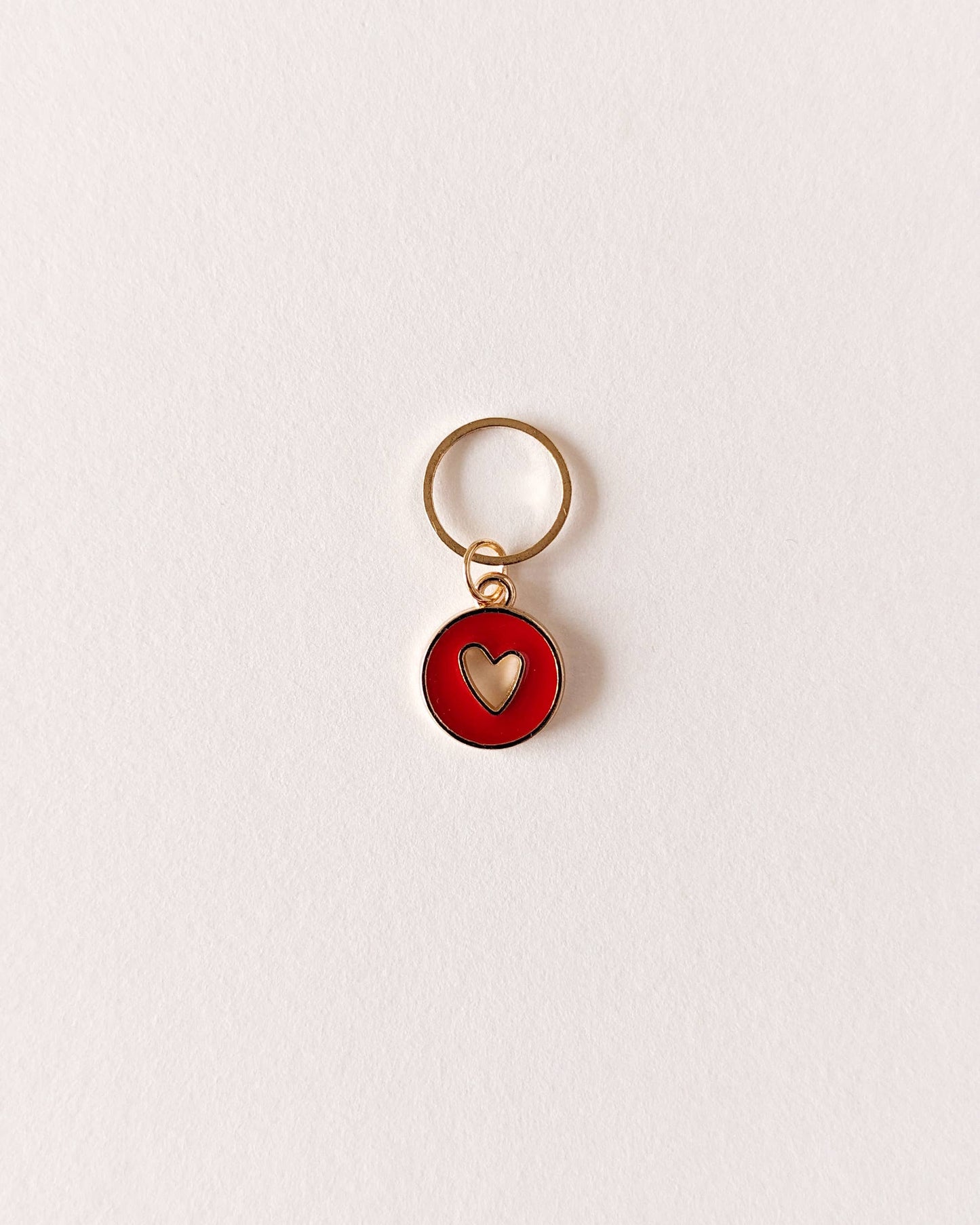 marqueur de maille coeur rouge