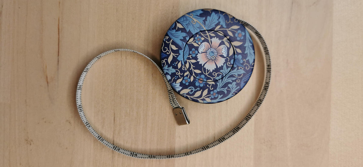 Mètre a enrouleur automatique 1m50 fleuri 1

